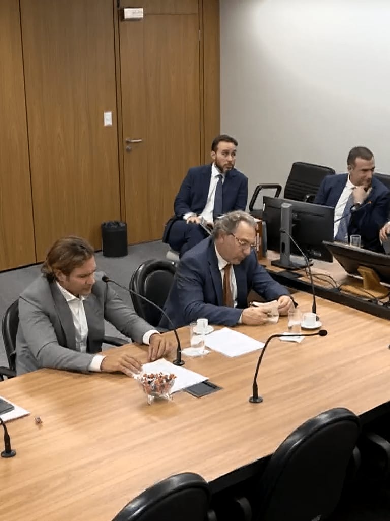 Crise de Trump, delação bilionária do Banco Master e queda do dólar marcam o dia 3 image