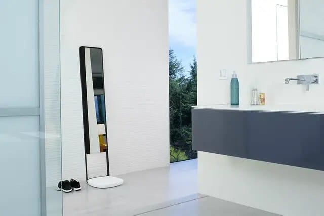 naked-labs-3d-fitness-mirror-scale-640x427-c