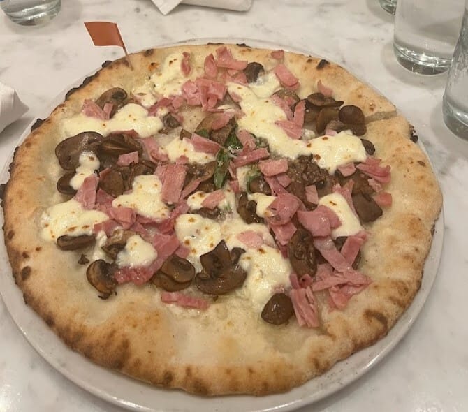 White base pizza with ham and mushroom