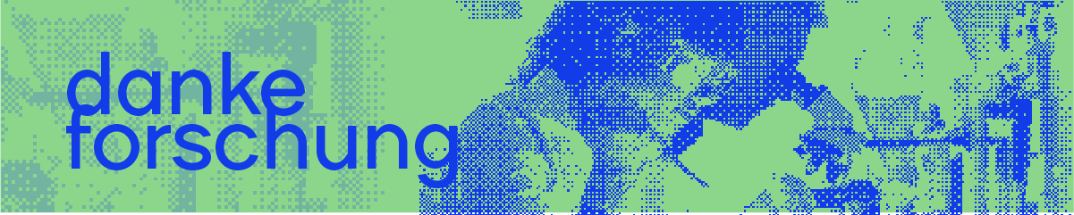 Verpixeltes Foto von einer Person in einem Labor, die in ein Mikroskop blickt