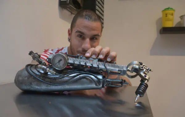 tattoo-machine-prostesis-600x380