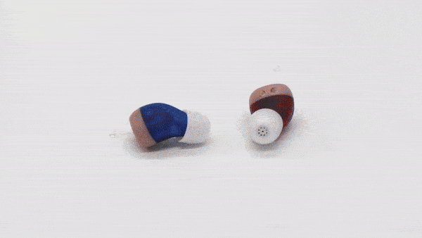 seniors-switch-99-hearing-aid