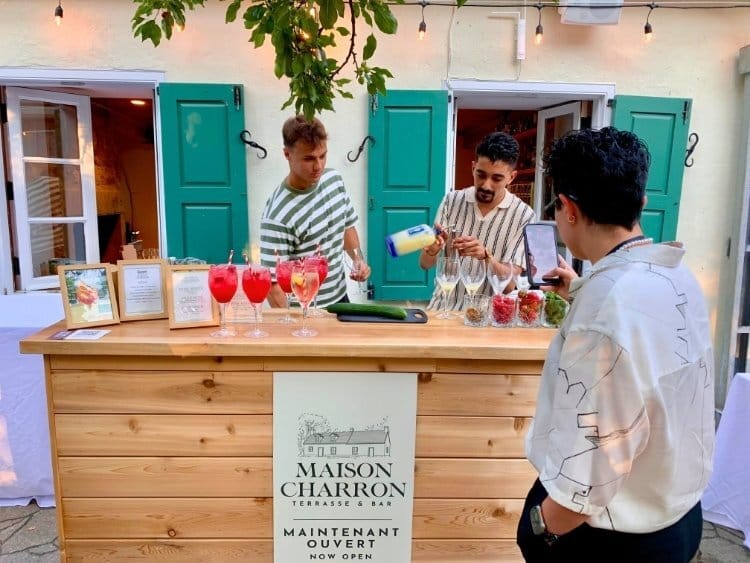 18 tour Maison Charron bar