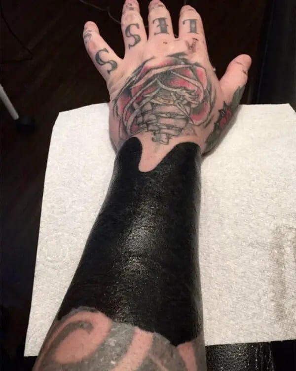 blackout-tattoo-trend4-600x751