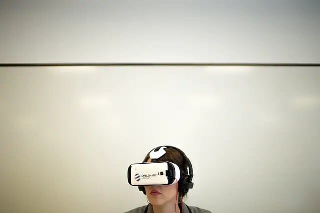 woman-using-VR-headset