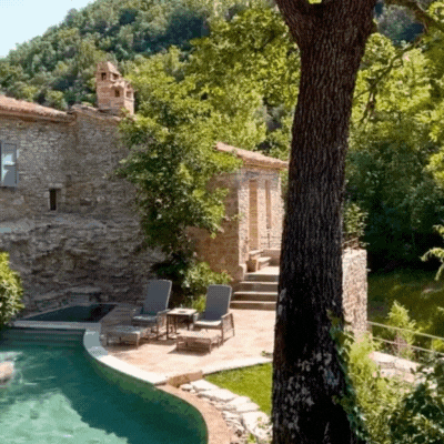 video of a pool at an old Italian House