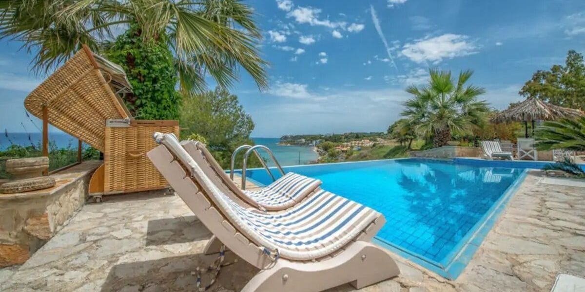 donkey-bay-airbnb-greece