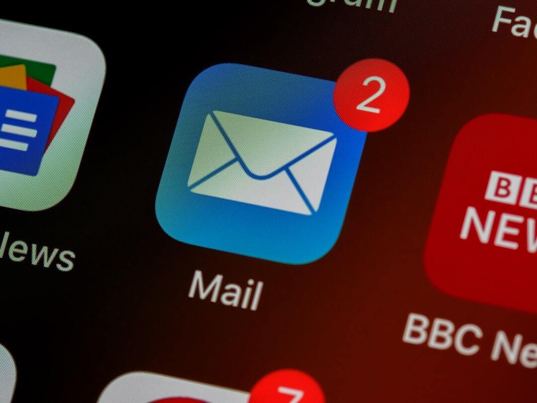 iphone, ios, home screen, close up, pixels, retina, smartphone, icon, mail, email, 
