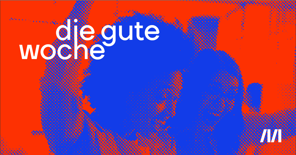 Ein verpixeltes Bild von zwei Frauen, die sich freuen und die Hände nach oben reißen