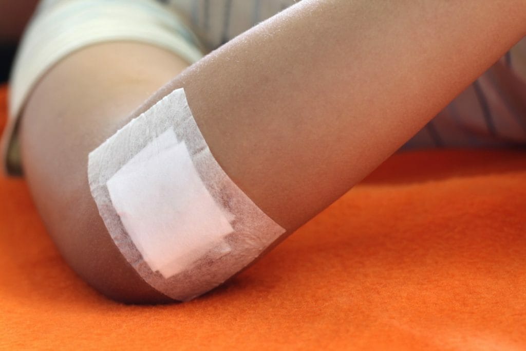 This smart dressing changes color to indicate an infection