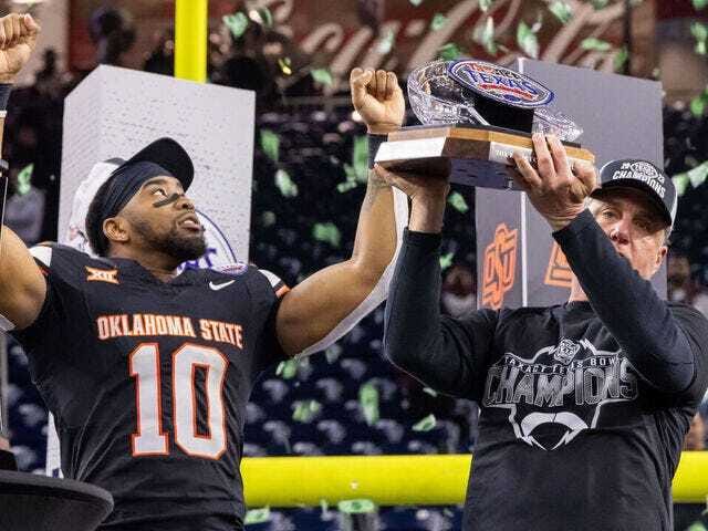 Oklahoma State tops Texas A&M to win Texas Bowl | theScore.com
