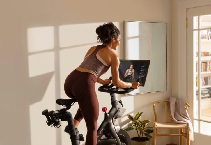 Peloton exercise bike with a service subscription, connected sport and coronavirus