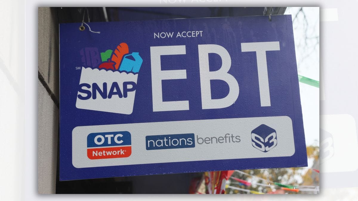 Sign that says SNAP and "We Now Accept EBT"