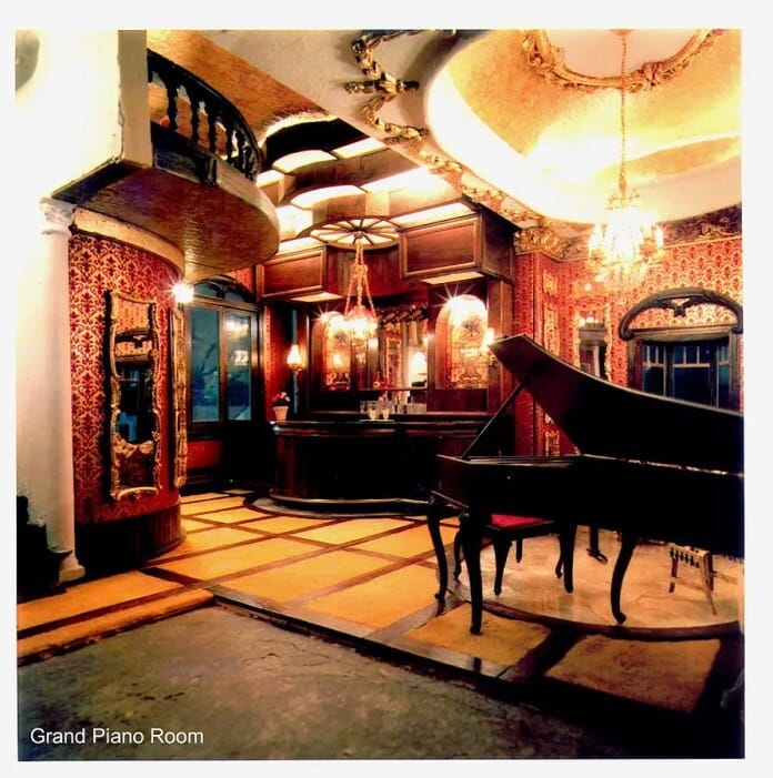 Grand_Piano_Room