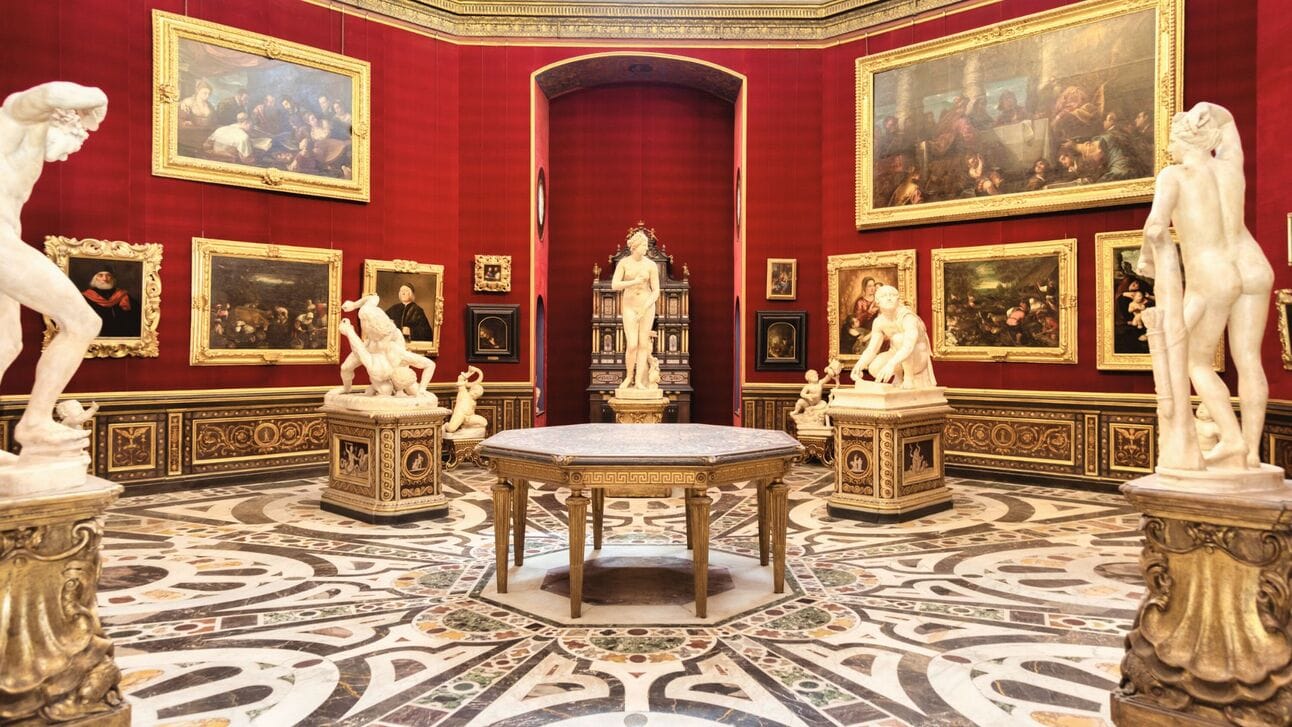 Inside Florence’s Uffizi Gallery, where masterpieces like Botticelli’s The Birth of Venus come to life. Just as timeless as a well-aged Tuscan wine, best stored safely in Jimmy the Fox Bottle Italy Wine Travel Bag.