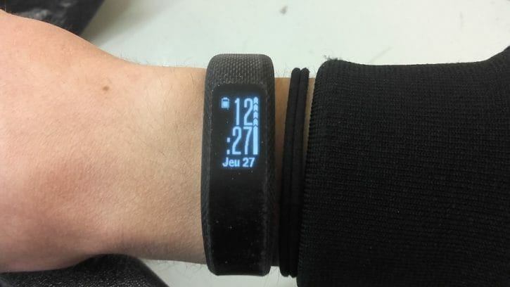 Garmin Vivosmart 3 test bracelet connects to use main menu time