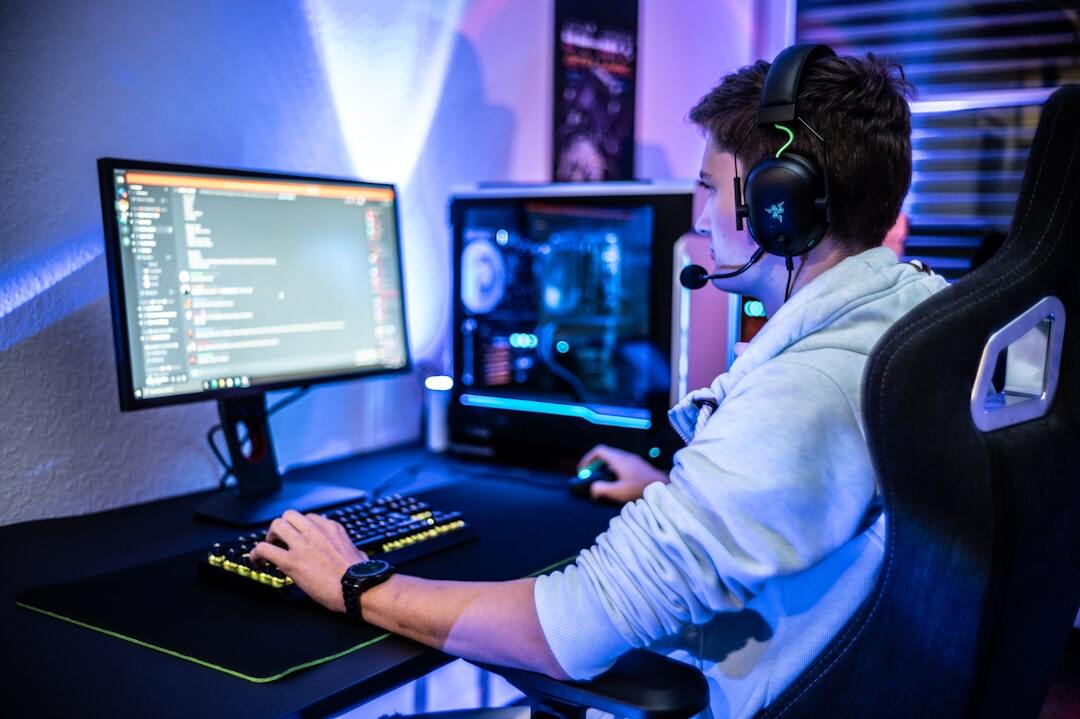 Gaming Area On the second floor, in addition to the Elite Suite, there are two more medium-sized gaming areas for up to 10 people. There are also two rooms for 2-3 people each for smaller teams. All gaming stations are equipped with high-quality hardware and professional gaming gear. To allow you to enjoy long but relaxed gaming sessions, each gaming station is equipped with a comfortable Noblechair and height-adjustable, "rage-safe" Leetdesks.