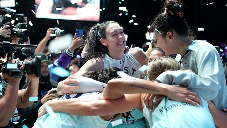  Breanna Stewart #30, Alanna Smith #8, Veronica Burton #22, Li Yueru #28 and Alanna Smith #8 and Arike Ogunbowale #24 of the Mist celebrate after defeating the Phantom during Unrivaled 2026 Championship game 