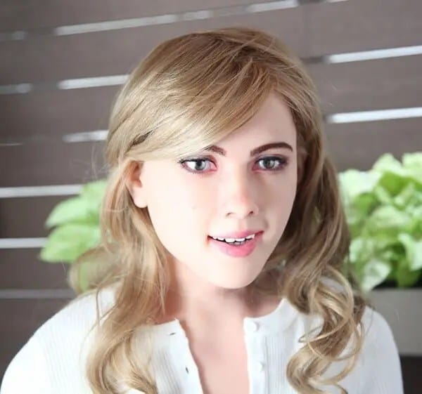 Scarlet-Johansson-robot2-600x561