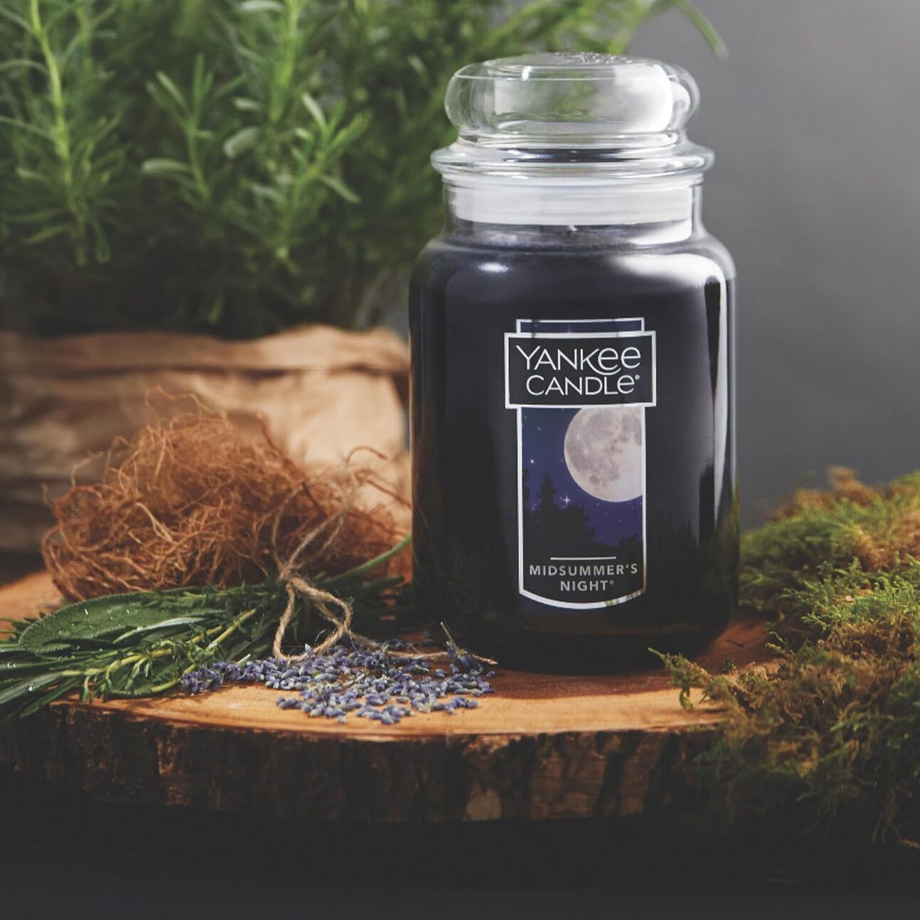 Yankee Candle Large Jar – A large glass jar candle with a silver lid, surrounded by cozy holiday decor like pinecones and blankets. The label reads “Balsam & Cedar,” highlighting a warm, aromatic scent.