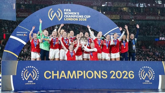 Kim Little of Arsenal (C) and Leah Williamson of Arsenal (C) lift the trophy and players of Arsenal celebrate their victory following the FIFA Women's Champions Cup 2026 Final match