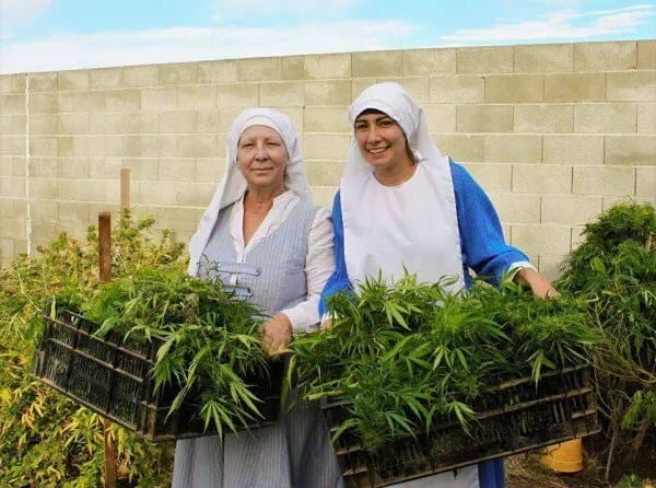 Sisters-of-the-Valley-nuns4-600x446