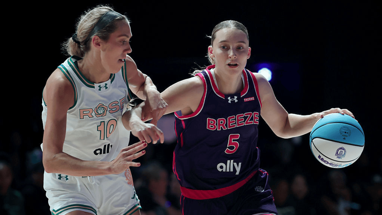 Paige Bueckers #5 of the Breeze drives to the basket against Lexie Hull #10 of the Rose during the first quarter of the Unrivaled 2026 game at Sephora Arena on January 11, 2026 in Medley, Florida.