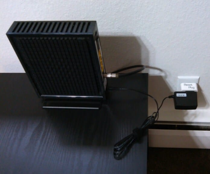 ResetPlug_Cable_modem_andRouter_in_one