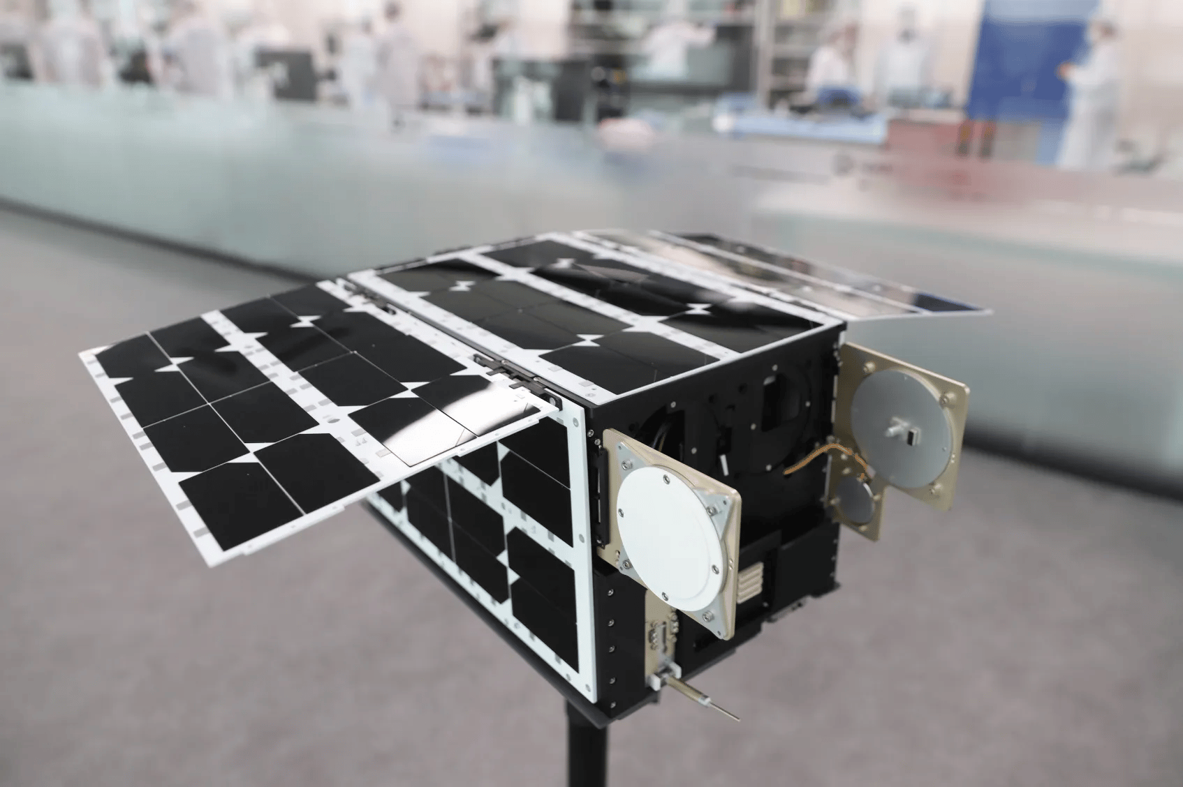 After deployment on Artemis 2, South Korea’s K‑RadCube will use its onboard propulsion system to boost its orbit.” (Credit: KASA)