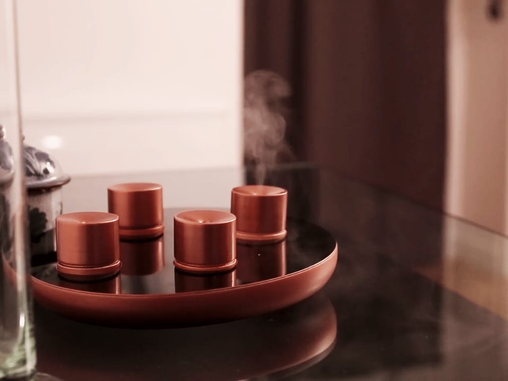 Light essential oil diffuser