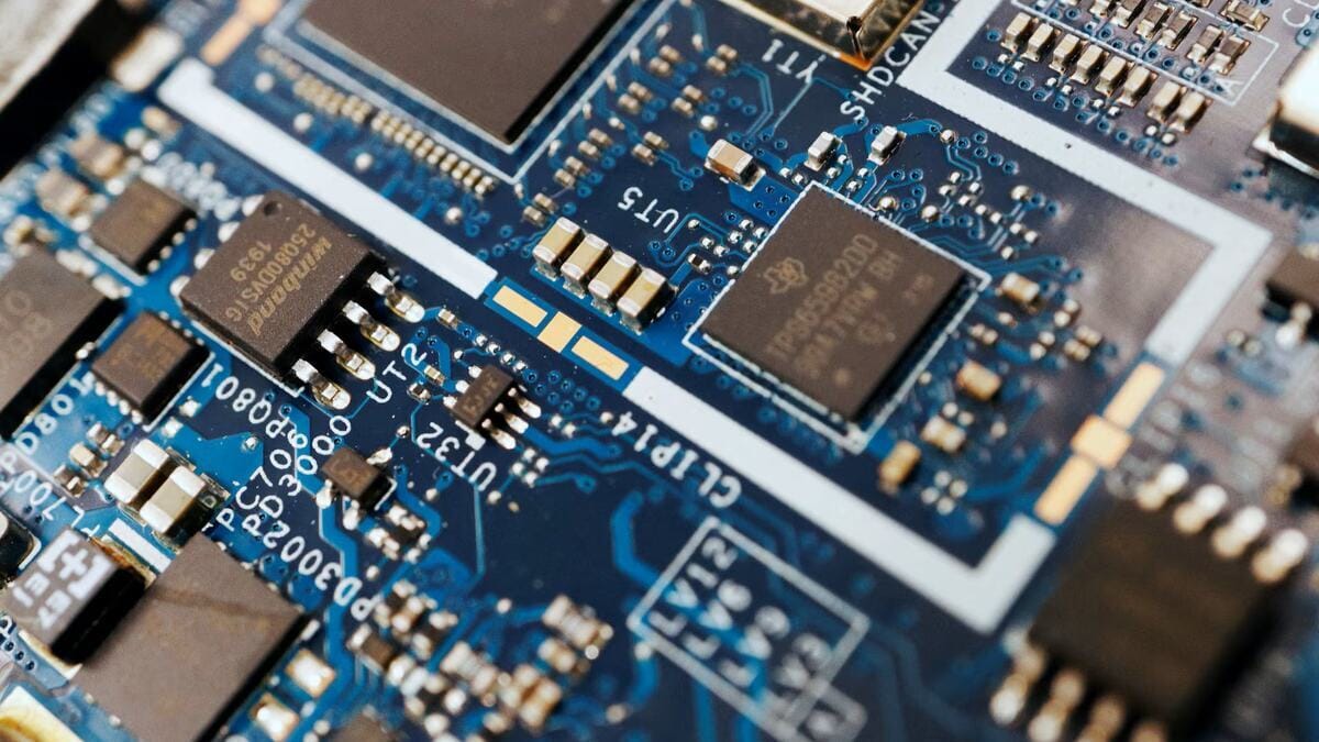 U.S. Hides Trackers in AI Chip Shipments