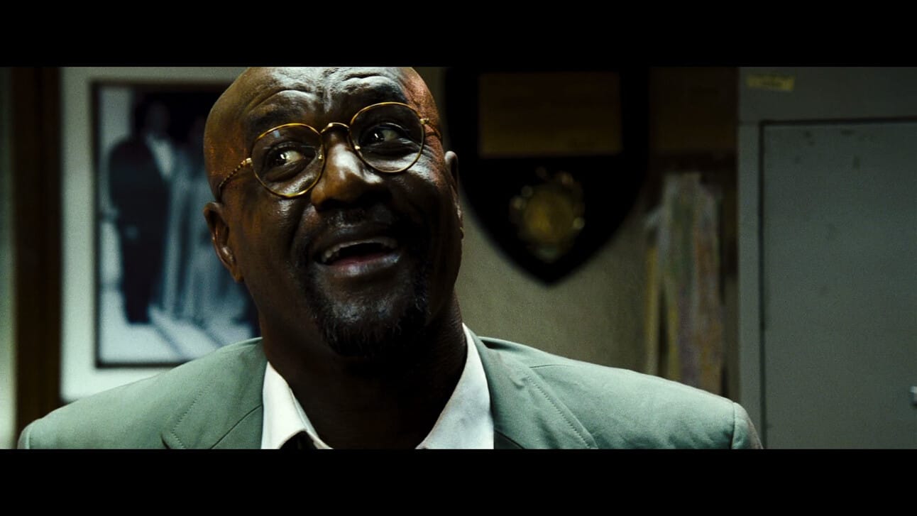  Delroy Lindo as a bounty hunter in an intense scene from Domino, a 2005 Tony Scott crime drama, exuding charisma and strength.