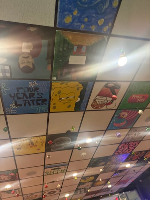 Cartoons on the ceiling? Yes.