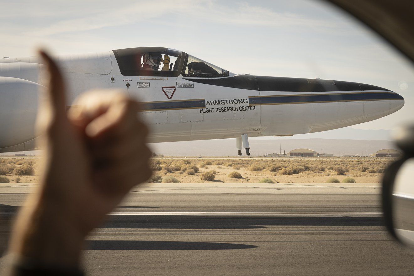 A pilot signals to a crew member before departing NASA’s Armstrong Flight Research Center in Edwards, California, on Aug. 21, 2025. On board the high‑altitude ER‑2 is one of the most advanced imaging spectrometers currently in use.