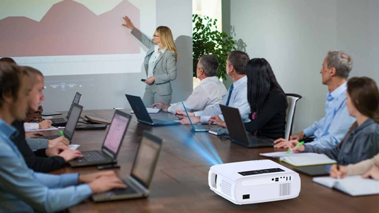 GROVIEW JQ818C Projector Transform your home into a cinema