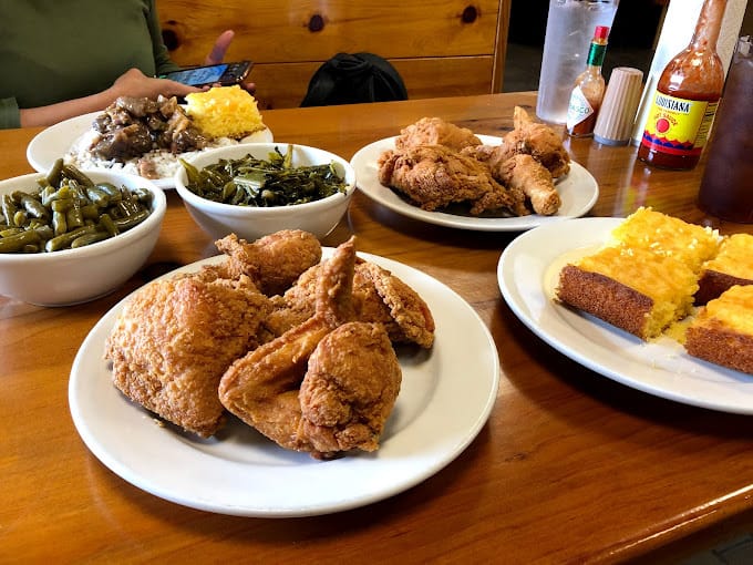 Exceptional dining experiences offered by Jacksonville’s Black-owned restaurants.