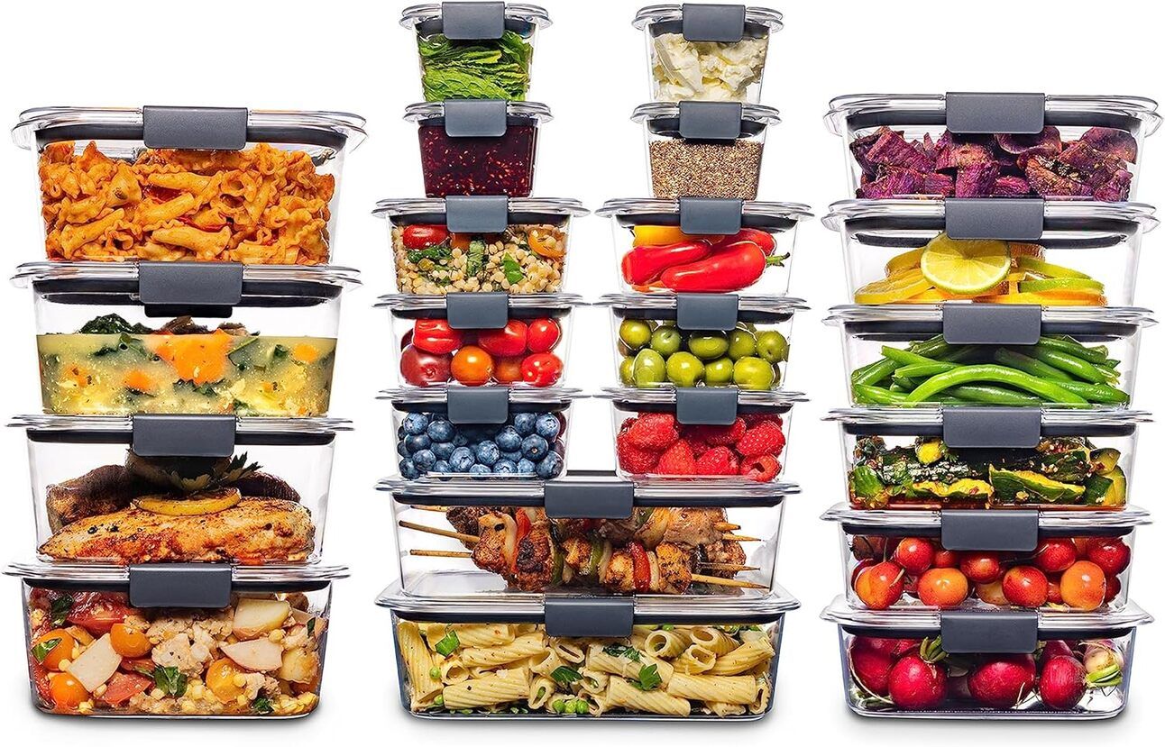 Rubbermaid Brilliance Food Storage Set – A clear plastic food container set stacked neatly on a counter, filled with leftovers. The airtight lids with latches are highlighted for freshness and no-spill design.