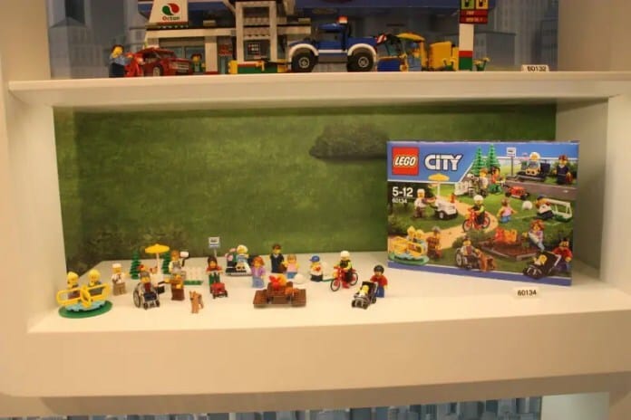 lego-fun-in-the-park-set-to-launch-in-june-2016-800x533