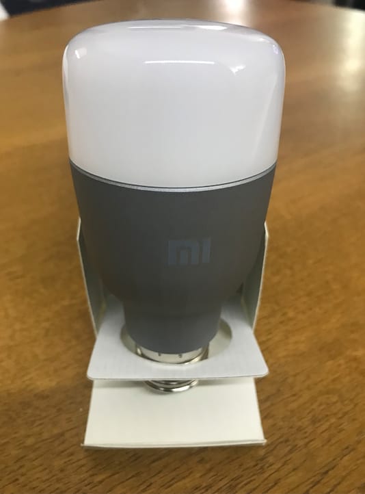 sober design of the Xiaomi Mi Led Smart Bulb reminiscent of the Yeelight