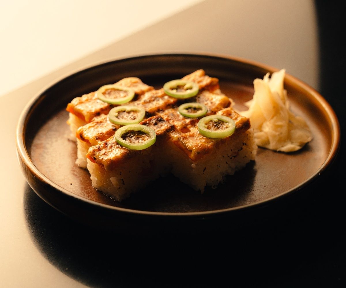 Oshi, Ama Bar