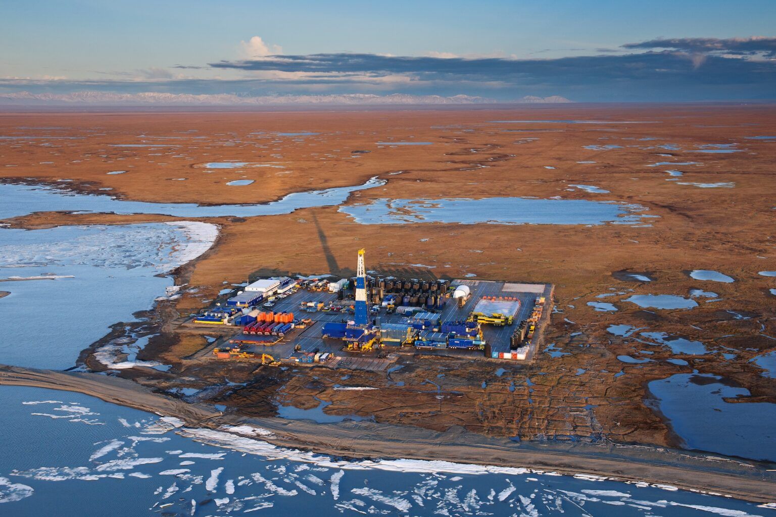 Oil platform at the edge of the Arctic Refuge in Alaska in the Canning River delta. Credit: Florian Schulz