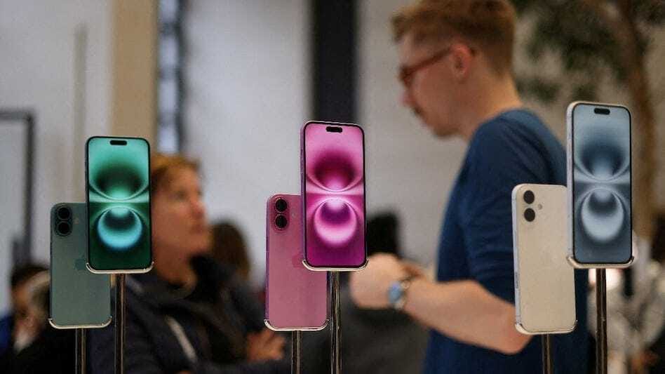 Apple forecasts stronger growth amid AI push, shares rise post-earnings ...