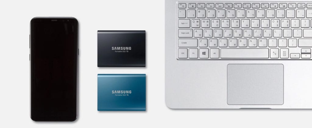 Best Accessories for MacBook in 2020 Satechi Aluminum Multi-Port Adapter Twelve South BookArc for MacBook Tomtoc 360° Protective Laptop Sleeve for MacBook Pro Logitech MX Master 3 Wireless Mouse SAMSUNG T5 Portable SSD