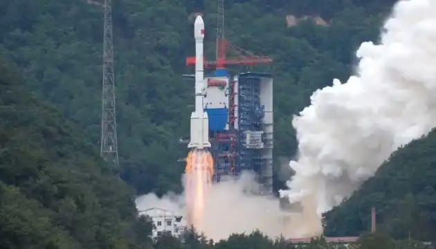 China launched the Gaofen-14-02 Earth observation satellite aboard a Long March-4B rocket from Xichang Launch Center, targeting economic and defense applications.
