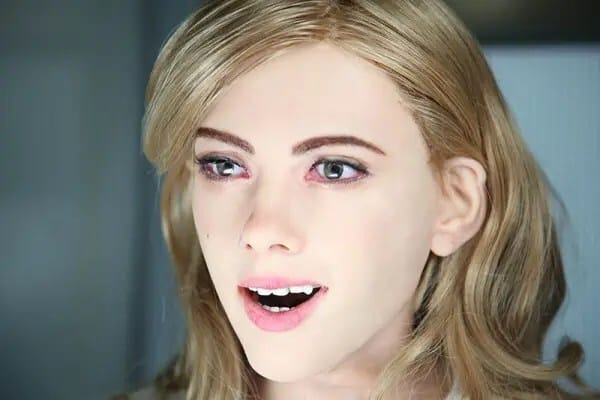 Scarlet-Johansson-robot3-600x400