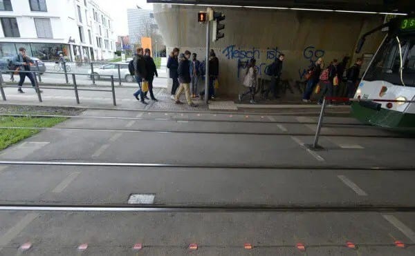smombie-traffic-lights-600x371