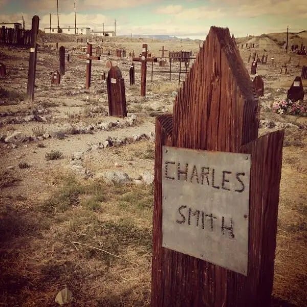 600x600xTonopah-Cemetery-600x600.jpg.pagespeed.ic.3hmXyM5Jg7