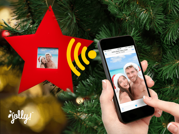 Jolly connected Christmas decoration