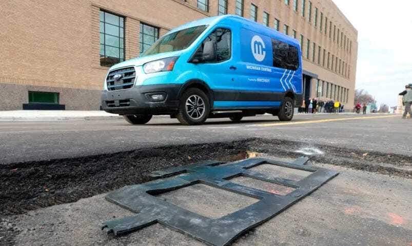 Detroit, nos Estados Unidos, inaugura a primeira rodovia eletrificada do país