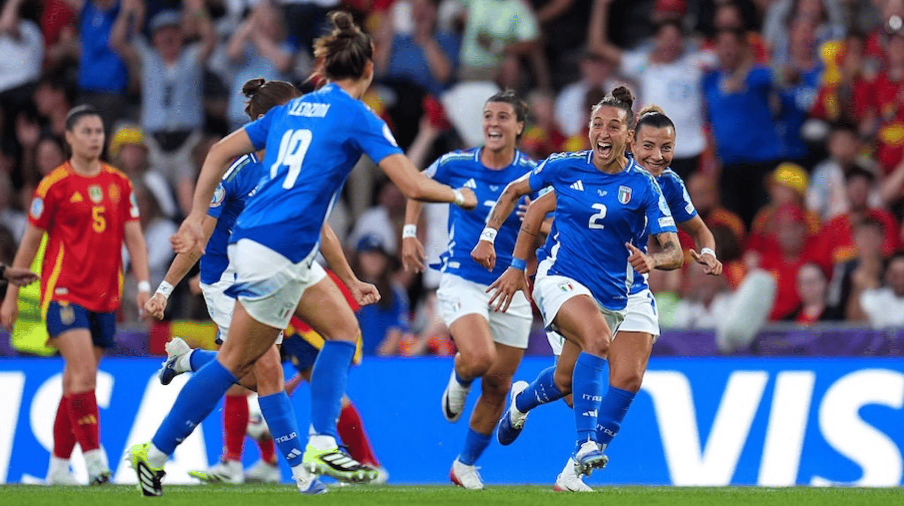 Elisabetta Oliviero of Italy celebrates scoring her team's first goal during the UEFA Women's EURO 2025 Group B match